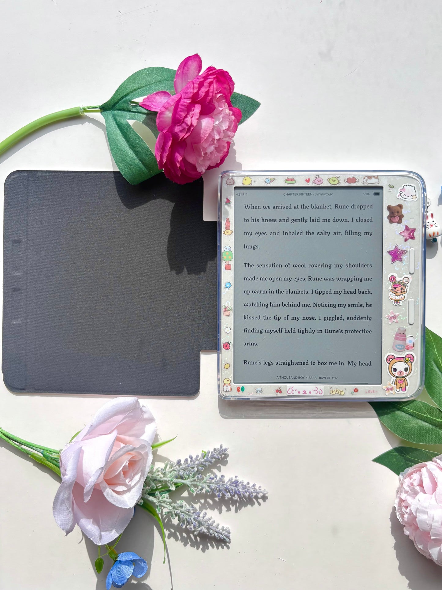 White Magnetic Kobo Libra Case 🤍